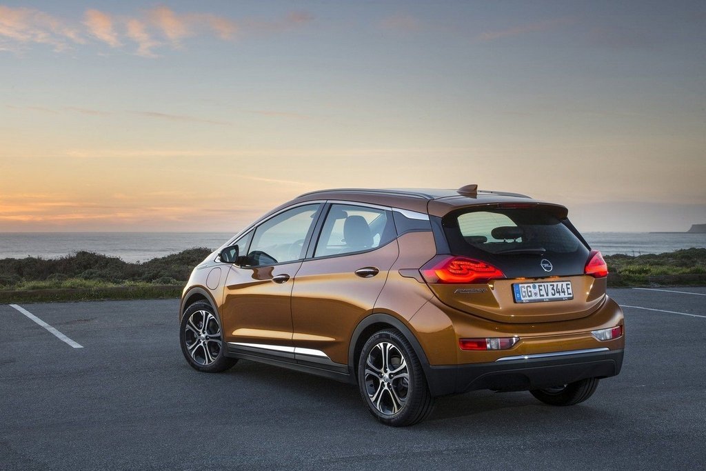 Berlina elettrica Opel Ampera-e