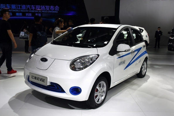 Sfoglia elettrico berlina compatta JAC iEV6E