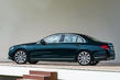 Panoramica della berlina Mercedes-Benz E-Class di quinta generazione foto 2