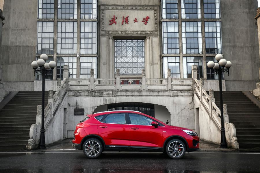 Recensione di un crossover compatto Geely Emgrand GS
