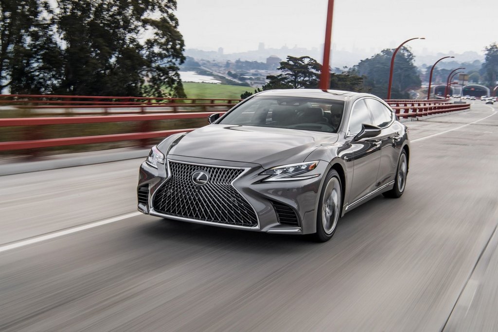 Sfoglia berlina Lexus LS quinta generazione