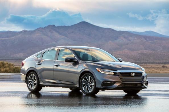 Sfoglia ibrida della berlina Honda Insight