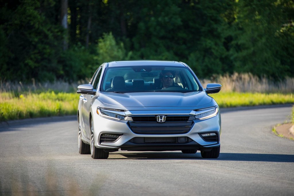 Sfoglia ibrida della berlina Honda Insight