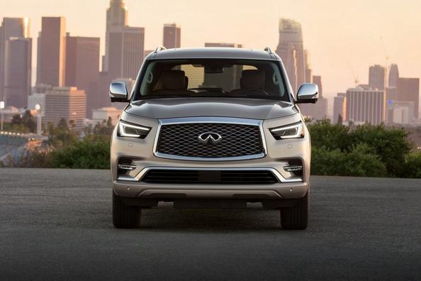Recensione di un suv di lusso Infiniti QX80 Foto 9