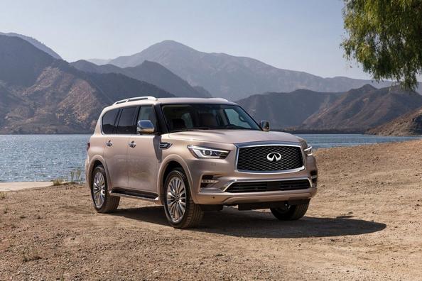 Recensione di un suv di lusso Infiniti QX80 Foto 3