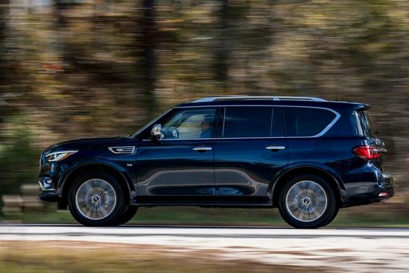Recensione di un suv di lusso Infiniti QX80 Foto 2