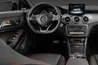 Panoramica della berlina Mercedes-Benz CLA-Class foto 4