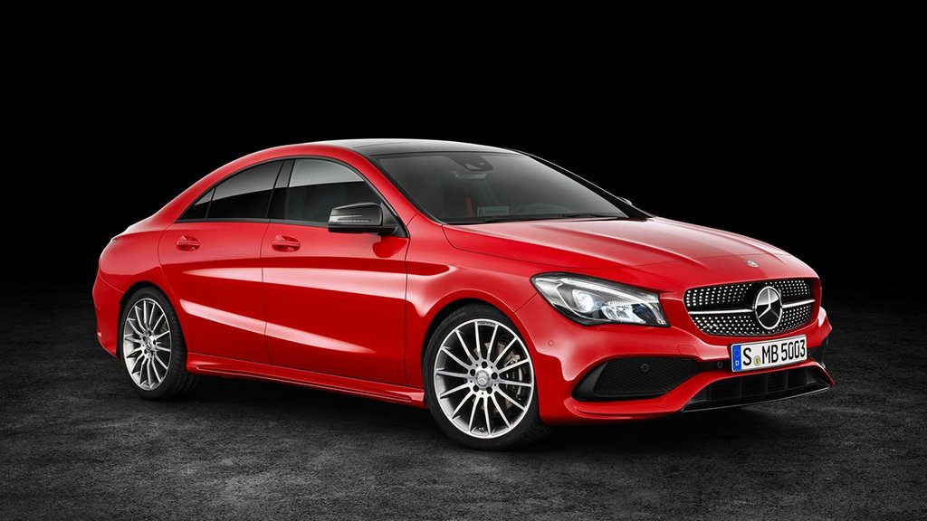 Panoramica della berlina Mercedes-Benz CLA-Class