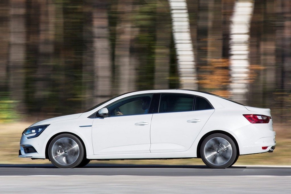 Sfoglia berlina Renault Megane quarta generazione