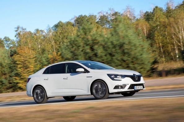 Sfoglia berlina Renault Megane quarta generazione Foto 10