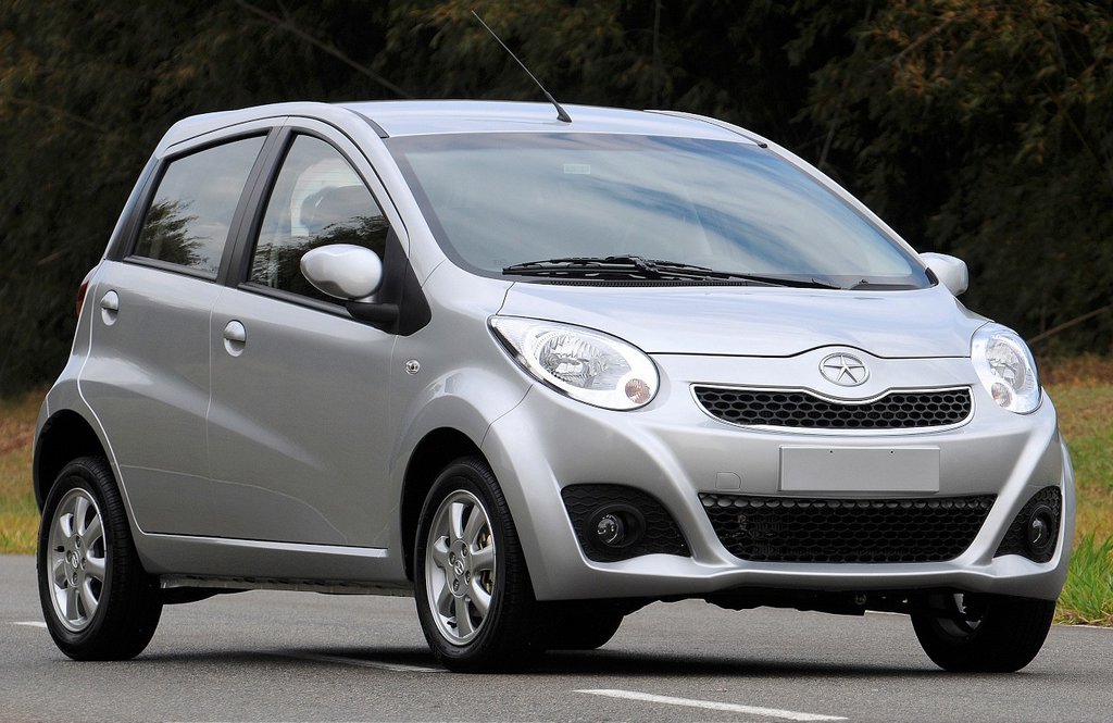 Sfoglia berlina compatta JAC J2