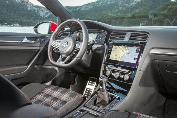 La recensione di carica modifica berlina Volkswagen Golf GTI Foto 4