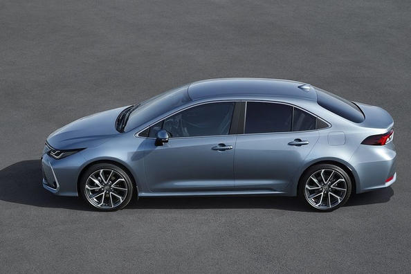 Sfoglia berlina Toyota Corolla dodicesima generazione Foto 10