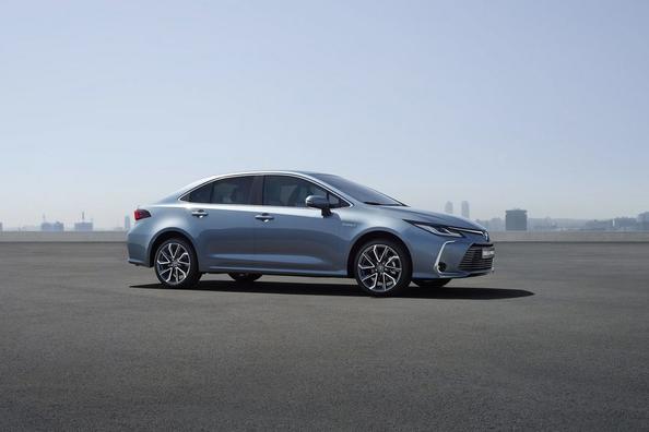 Sfoglia berlina Toyota Corolla dodicesima generazione Foto 5