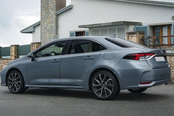 Sfoglia berlina Toyota Corolla dodicesima generazione Foto 2