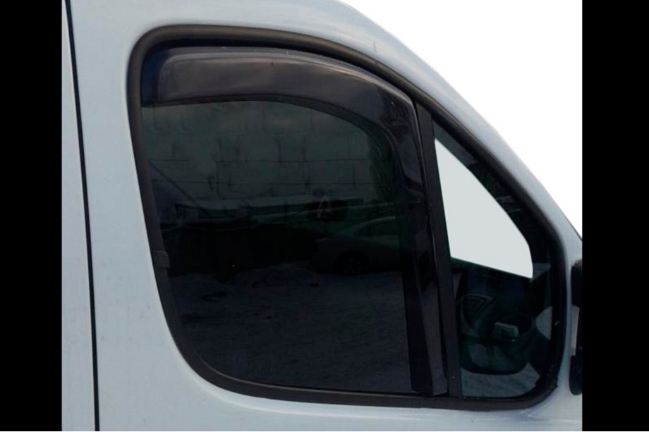 Opel Vivaro 2001–2015 Deflettori finestrini ad incastro (2 pz, HIC) Foto 7
