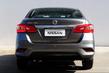 Panoramica della rinnovata berlina Nissan Sentra foto 11