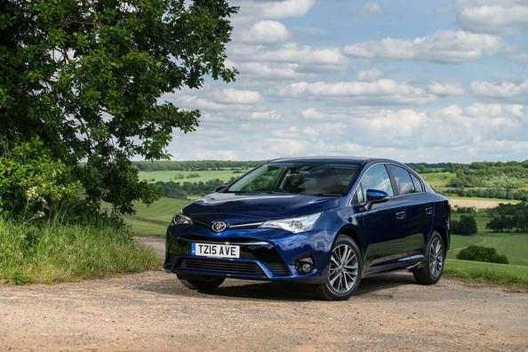 Sfoglia berlina Toyota Avensis