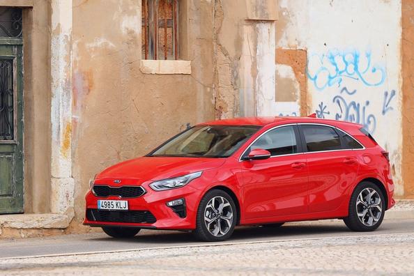 Sfoglia la terza generazione della berlina Kia Ceed