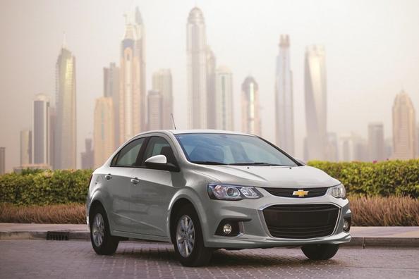Panoramica della rinnovata berlina Chevrolet Aveo Foto 3