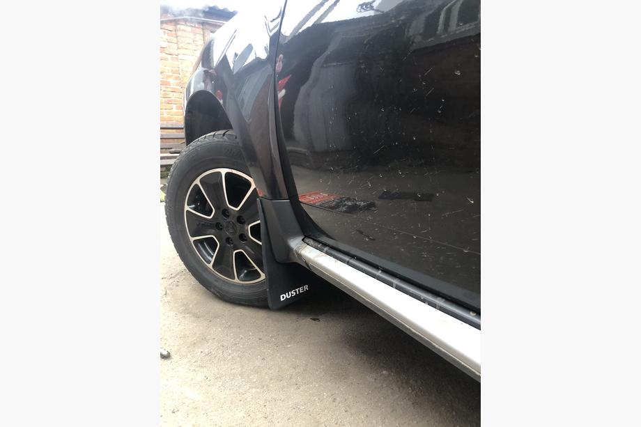 Dacia Duster 2008-2018 Paraspruzzi Anteriori Premium (2 pz) Foto 2