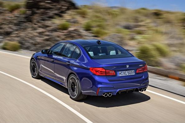 Sfoglia la sesta generazione della berlina BMW M5 Foto 10