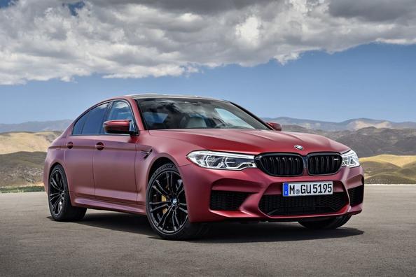 Sfoglia la sesta generazione della berlina BMW M5 Foto 11