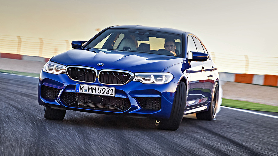 Sfoglia la sesta generazione della berlina BMW M5