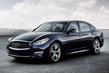 Panoramica di una berlina di classe business Infiniti Q70 foto 1