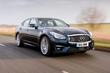 Panoramica di una berlina di classe business Infiniti Q70 foto 4
