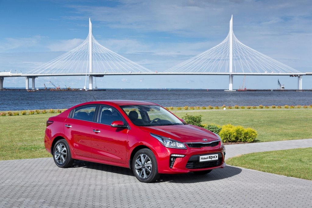 Sfoglia la quarta generazione della berlina KIA Rio