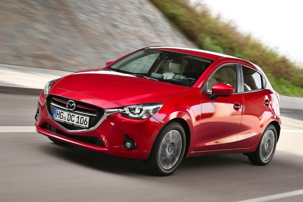 Compatta a cinque porte hatchback Mazda 2