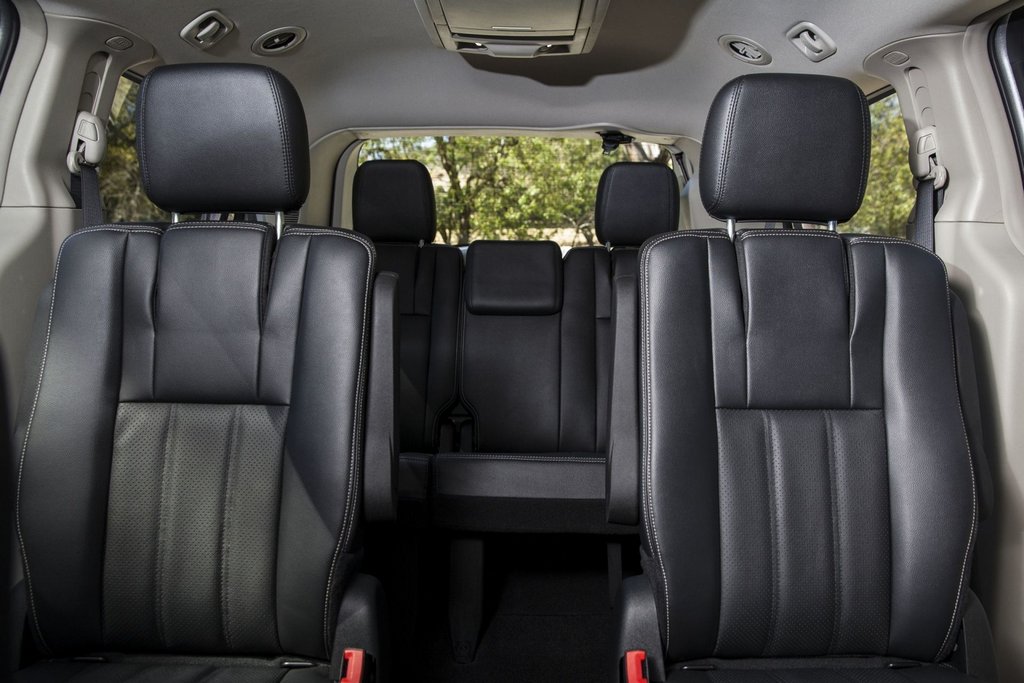 Sette posti monovolume Dodge Grand Caravan quinta generazione