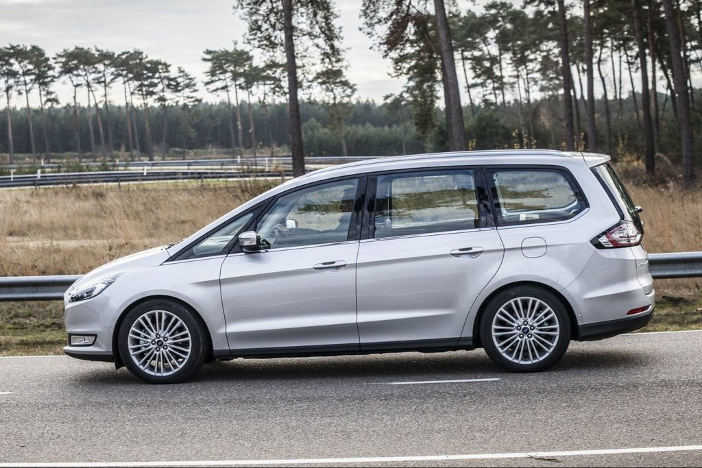 Panoramica di sette posti monovolume Ford Galaxy