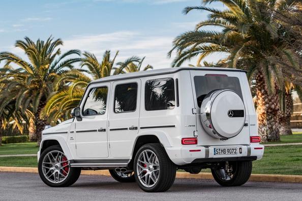 Modello rinnovato del SUV Mercedes-Benz Classe G Foto 3