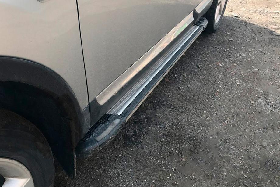 Nissan Qashqai 2010-2014 Pedane Laterali Rainbow (2 pz, alluminio) Image