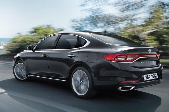 La sesta generazione della berlina Hyundai Grandeur Foto 4