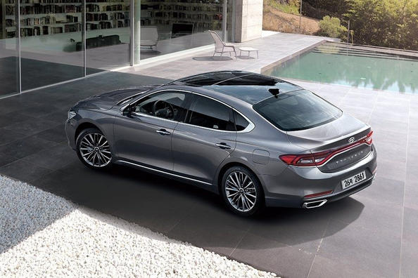La sesta generazione della berlina Hyundai Grandeur Foto 2