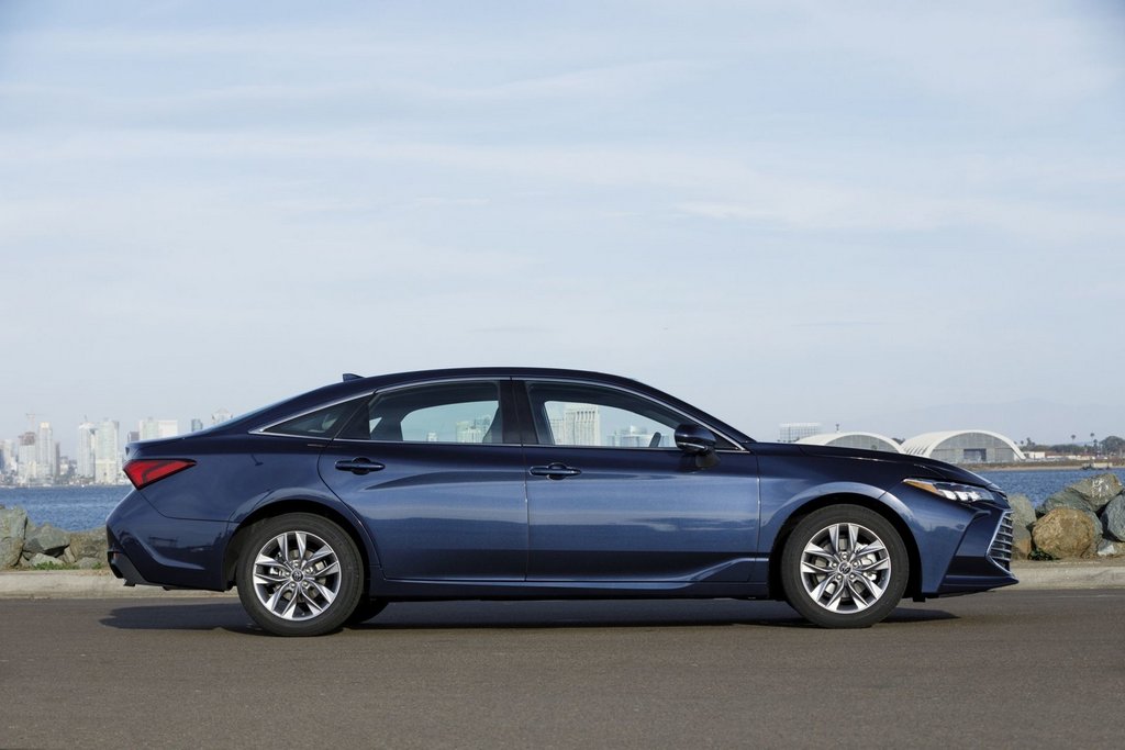 La quinta generazione della berlina ammiraglia Toyota Avalon