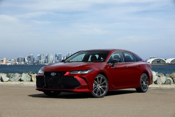 La quinta generazione della berlina ammiraglia Toyota Avalon