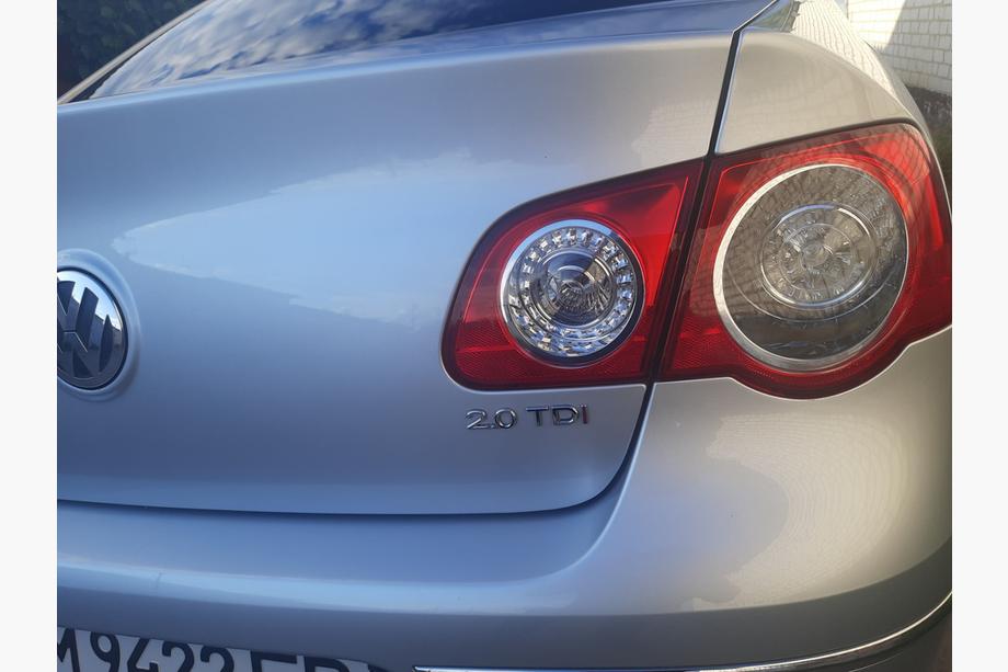Volkswagen Passat B6 2006-2012 Badge 2.0 TDI (con I rossa) Foto 2