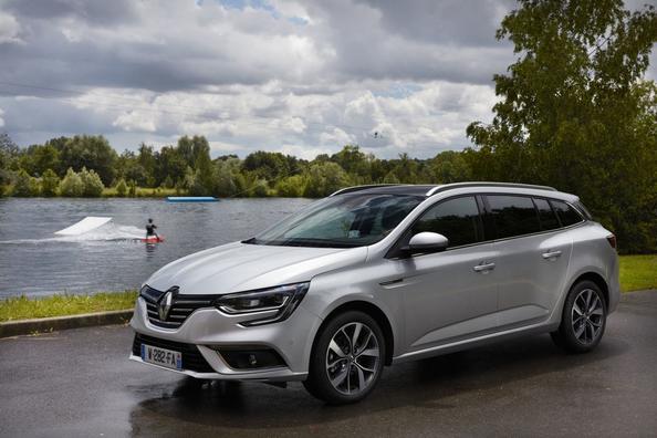 La quarta generazione della station wagon Renault Megane Estate Foto 5