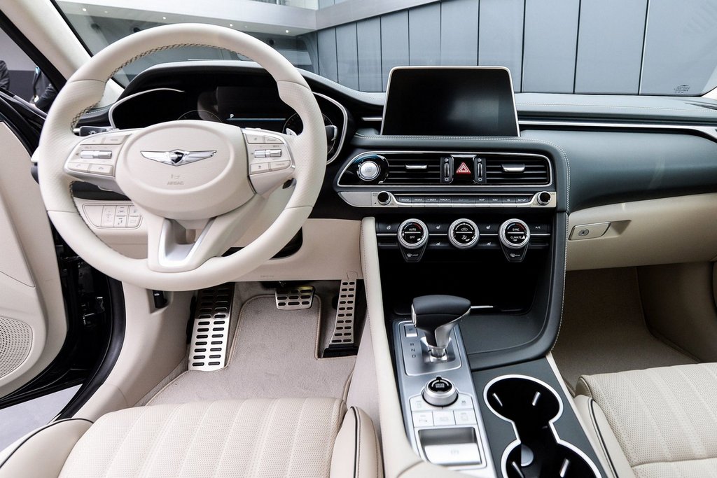 La prima generazione della berlina Genesis G70