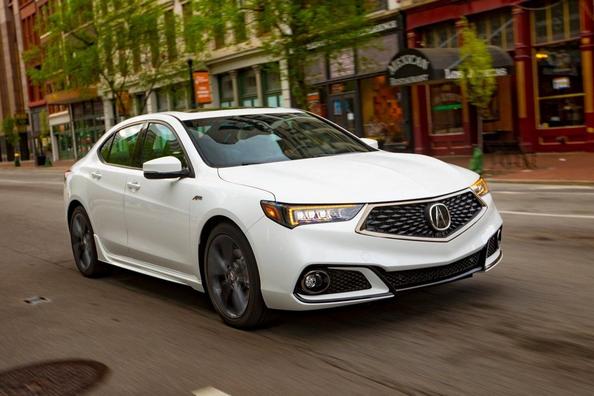 Versione restyling della berlina Acura TLX