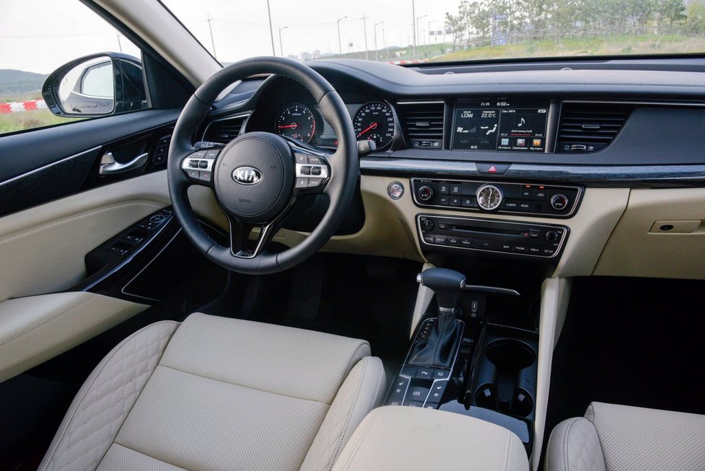 La seconda generazione della berlina KIA Cadenza