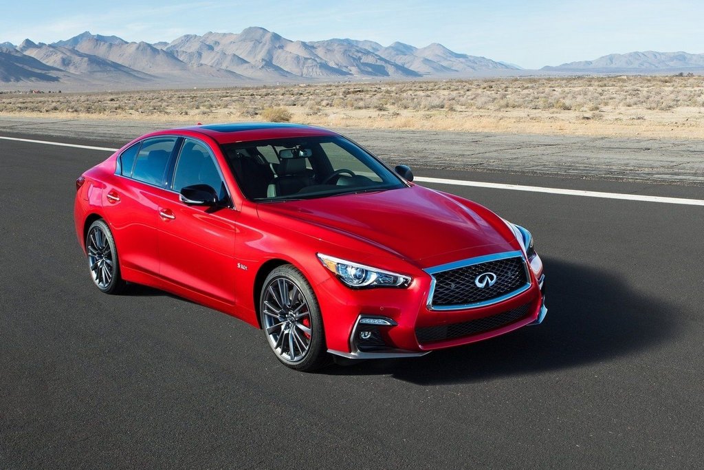 Aggiornata la modifica di un premio berlina Infiniti Q50