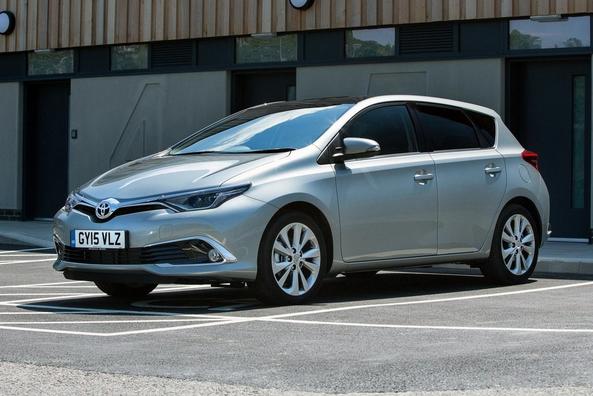 Sfoglia cinque porte berlina Toyota Auris