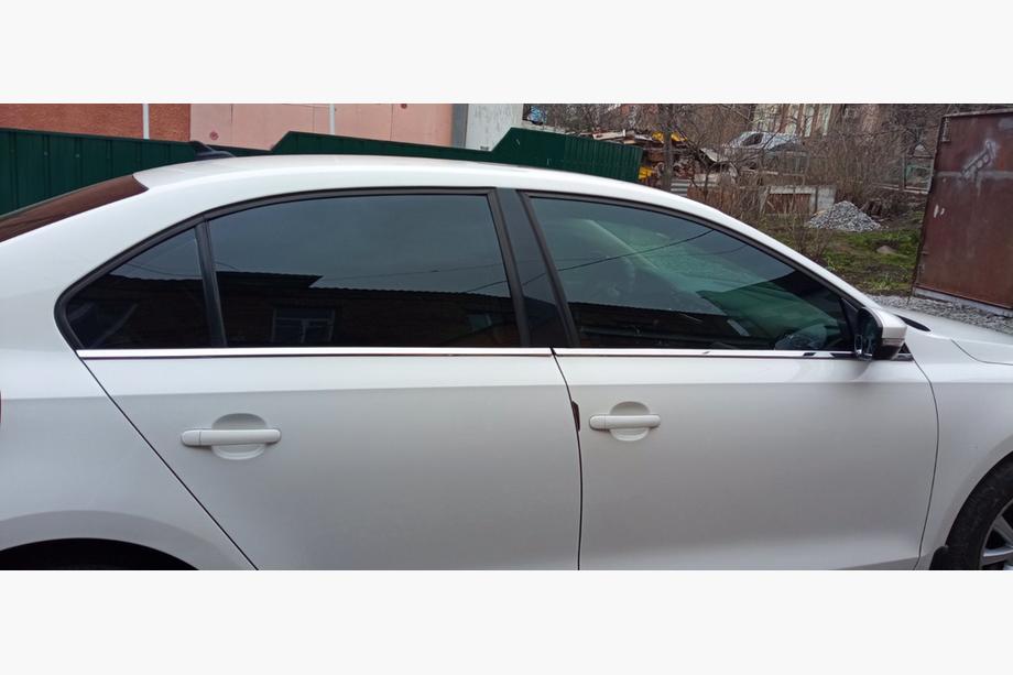 Volkswagen Jetta 2011-2018 Modanature inferiori finestrini acciaio inox (6 pz) OmsaLine - Cromo Nero Foto 4