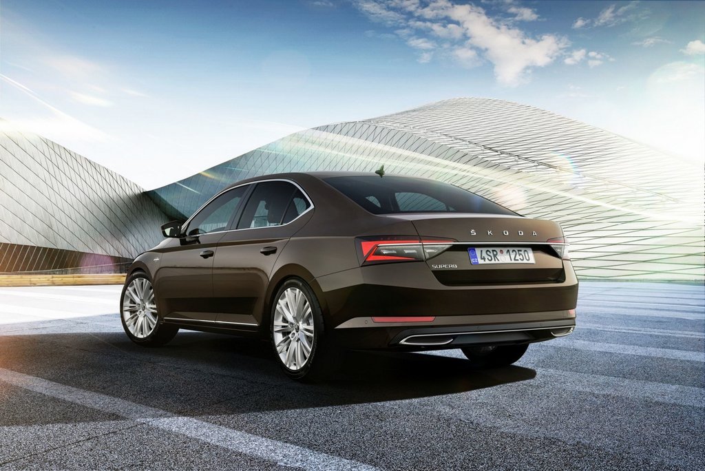 Revisione della Skoda Superb liftback 2019 aggiornata