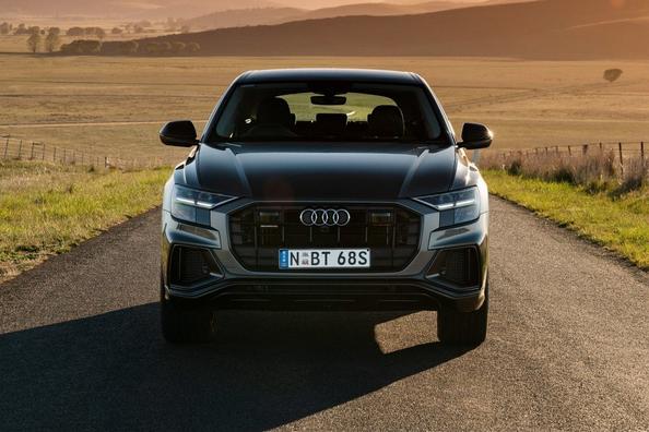Sfoglia trazione integrale premio crossover Audi Q8